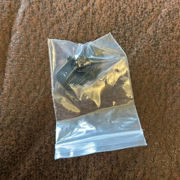 Cactus Pin 🌵 - Picture 3 of 3